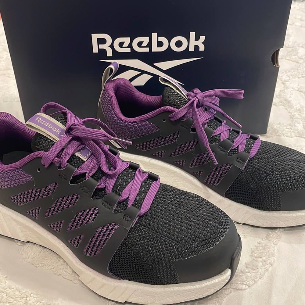 Women’s steal toe shoes